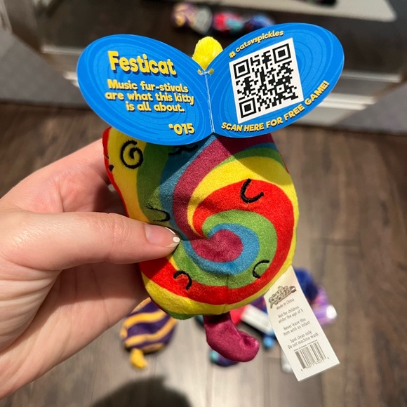 Set of 4 - Dogs vs Squirrels, Cats vs Pickles Bean bag stuffed toys - Picture 2 of 5